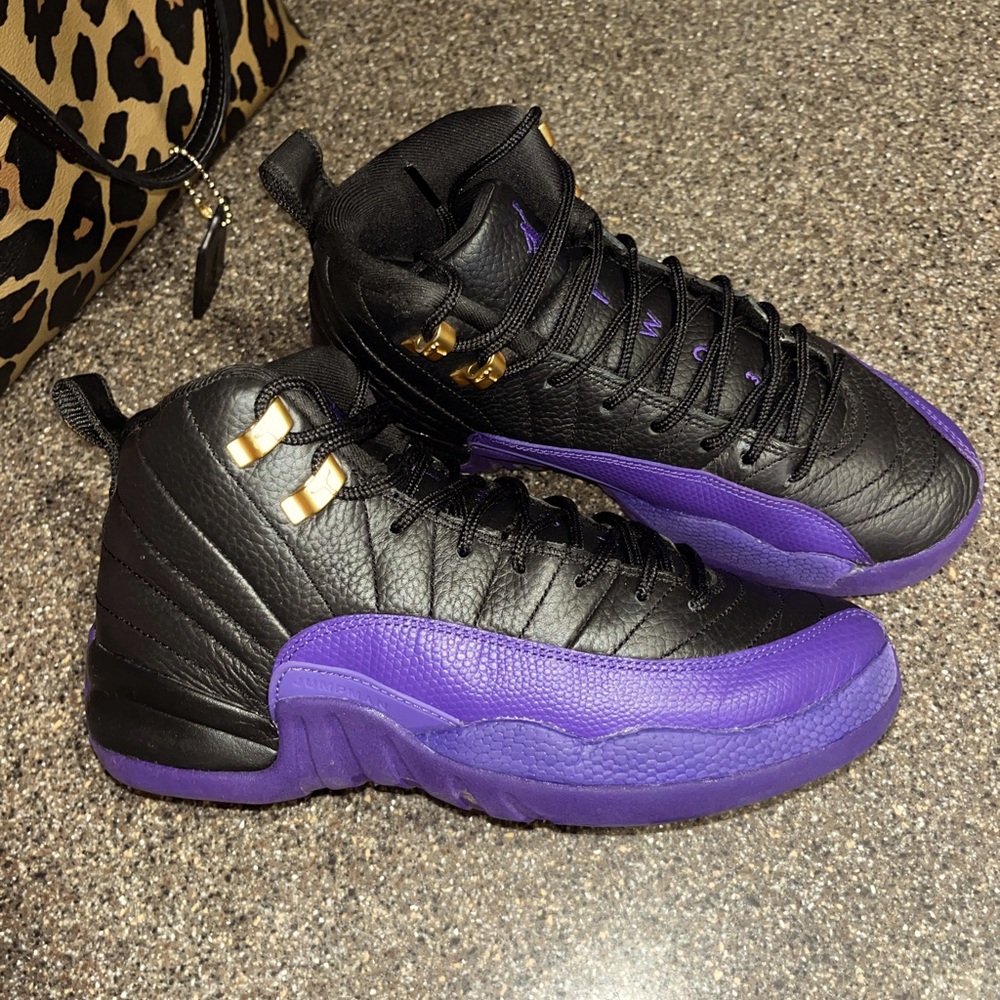 Jordan 12 Retros Field purple Boys size 6